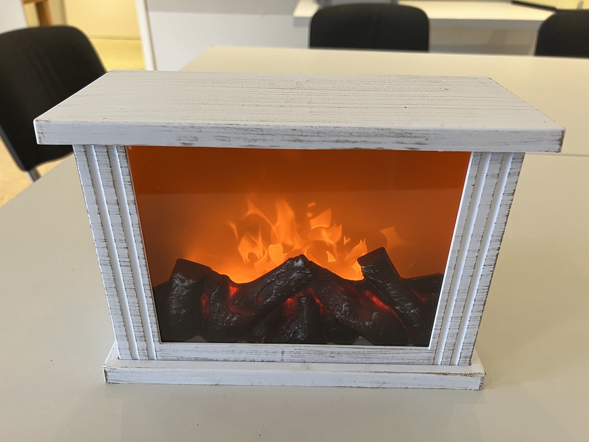 Batteriebetriebener elektrischer Kamin