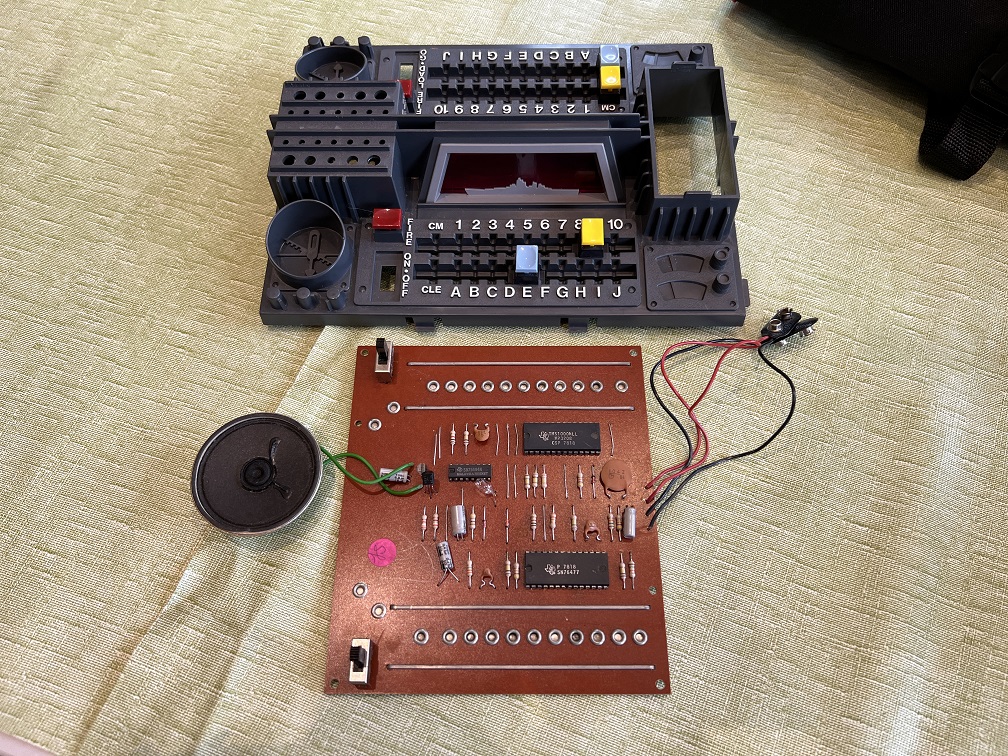 Flottenmanöver Schiffe versenken aus den 1970ern mit defektem Lautsprecher