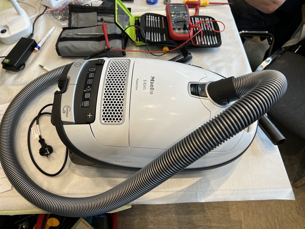 Staubsauger mit Kabelbruch